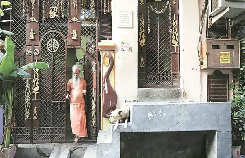 कपिल मिश्रा ने दावा किया है कि गंगा विहार के इसी घर के पति पर फर्जी कंपनियां रजिस्टर्ड हैं। 