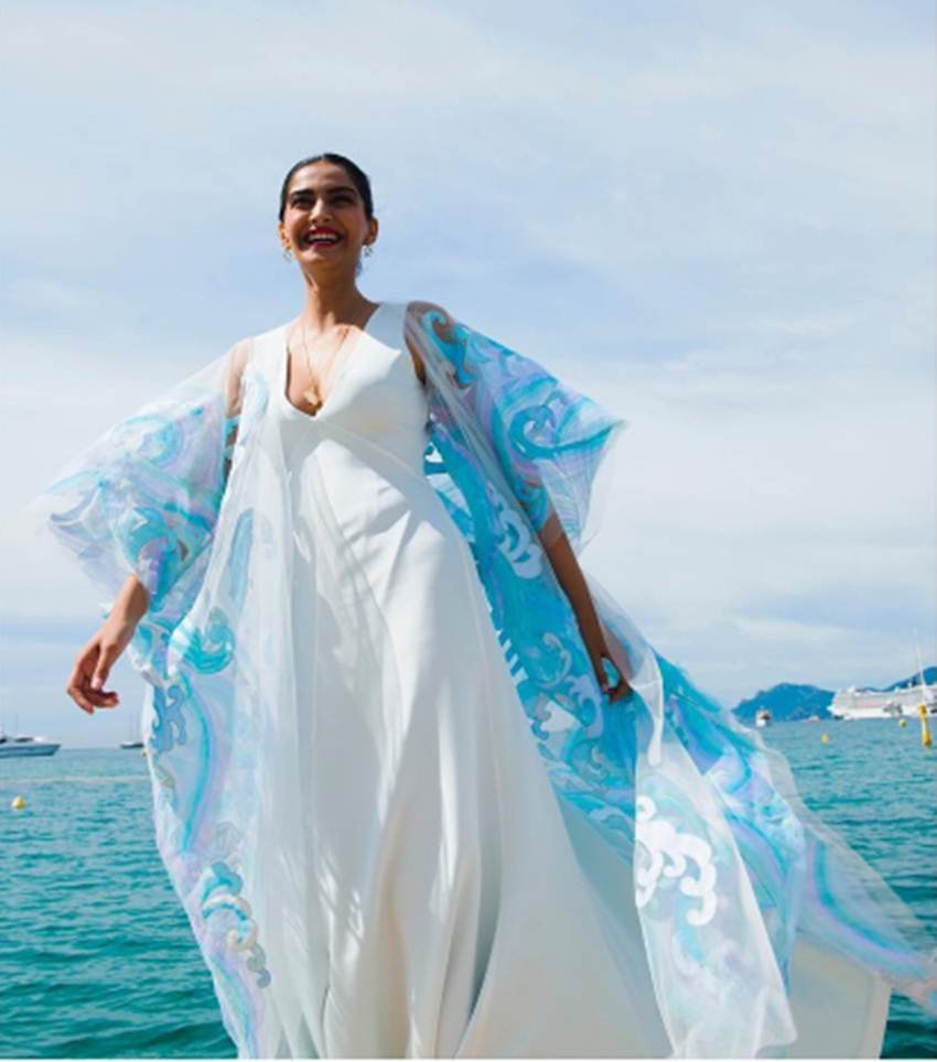 sonam kapoor, cannes 2017, sonam kapoor cannes, sonam kapoor cannes day 6, sonam kapoor red carpet, sonam at cannes, sonam kapoor cannes photo, sonam kapoor red carpet cannes, sonam kapoor news, sonam kapoor latest updates, entertainment news,