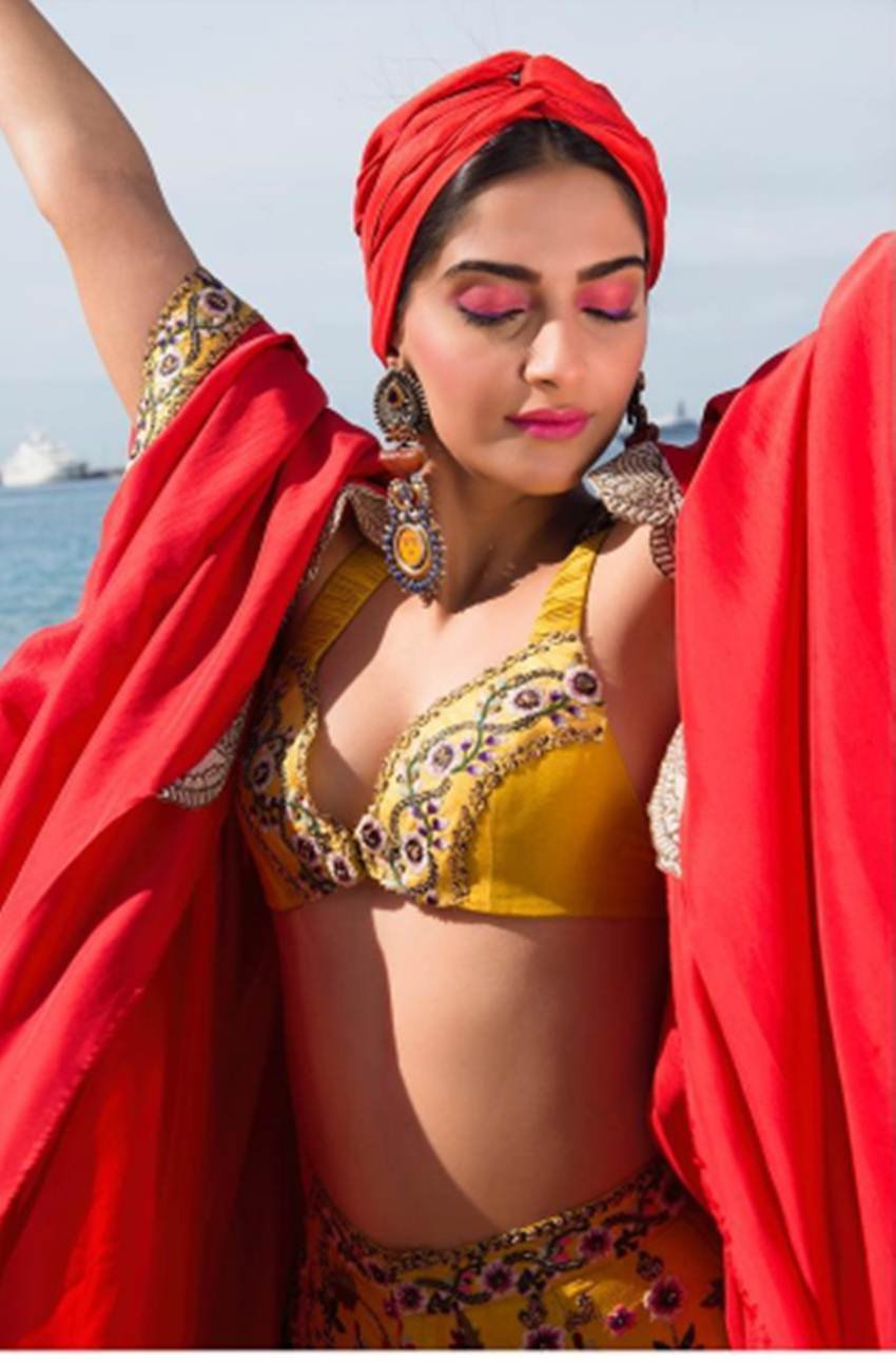 sonam kapoor, cannes 2017, sonam kapoor cannes, sonam kapoor cannes day 6, sonam kapoor red carpet, sonam at cannes, sonam kapoor cannes photo, sonam kapoor red carpet cannes, sonam kapoor news, sonam kapoor latest updates, entertainment news,