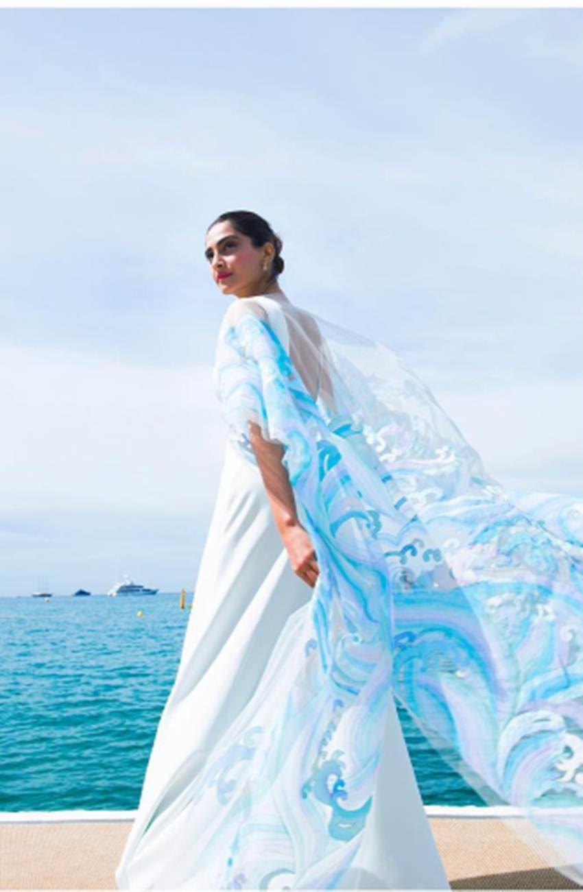 sonam kapoor, cannes 2017, sonam kapoor cannes, sonam kapoor cannes day 6, sonam kapoor red carpet, sonam at cannes, sonam kapoor cannes photo, sonam kapoor red carpet cannes, sonam kapoor news, sonam kapoor latest updates, entertainment news,