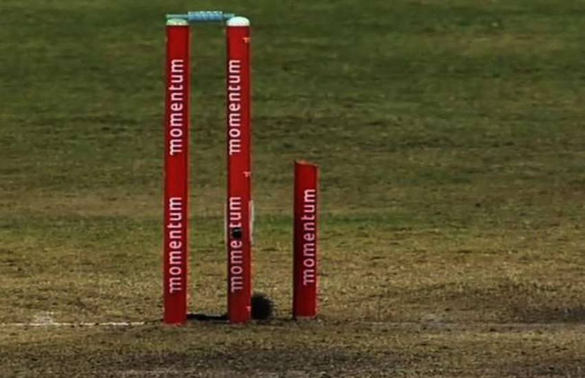 Nuwan Kulasekara, Awesome ball, leg stumps, two pieces, video