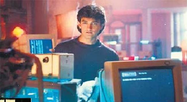 टाइम मशीन - यह एक अधूरी साइंस फिक्शन फिल्म थी जिसे शेखर कपूर डायरेक्ट कर रहे थे। यह फिल्म साल 1992 के दौरान की है। करीब तीन चौथाई शूटिंग होने के बाद पैसों की तंगी के चलते फिल्म की शूटिंग बंद कर दी गई। इस फिल्म में आमिर खान, रेखा, नसीरउद्दीन शाह अहम रोल में थे।