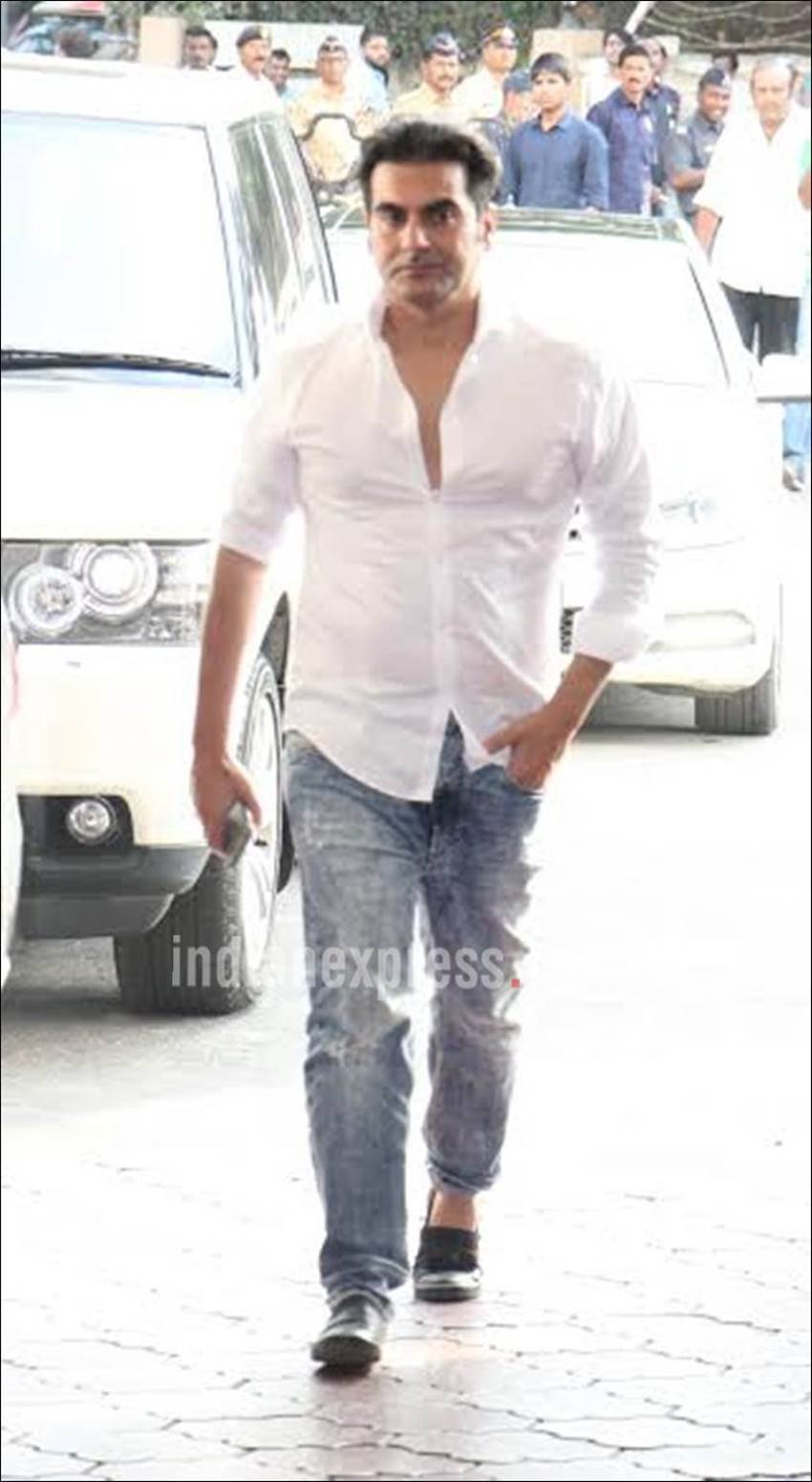 Vinod Khanna, Amitabh bachchan, Aamir Khan, Shah Rukh khan, Sangeeta Bijlani, Hrithik Roshan