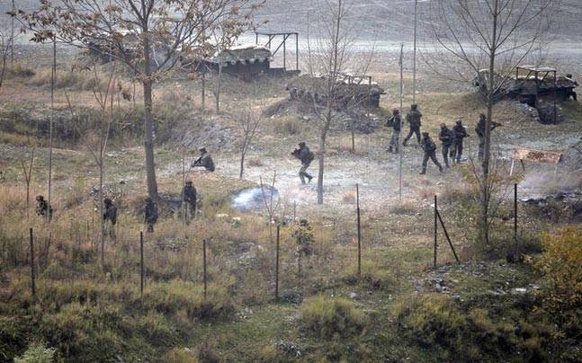 म्मू कश्मीर के उड़ी सेक्टर में नियंत्रण रेखा (एलओसी) के पास भारतीय सेना ने दो पाकिस्तानी सैनिकों को मार गिराया। (Photo-Reuters) 
