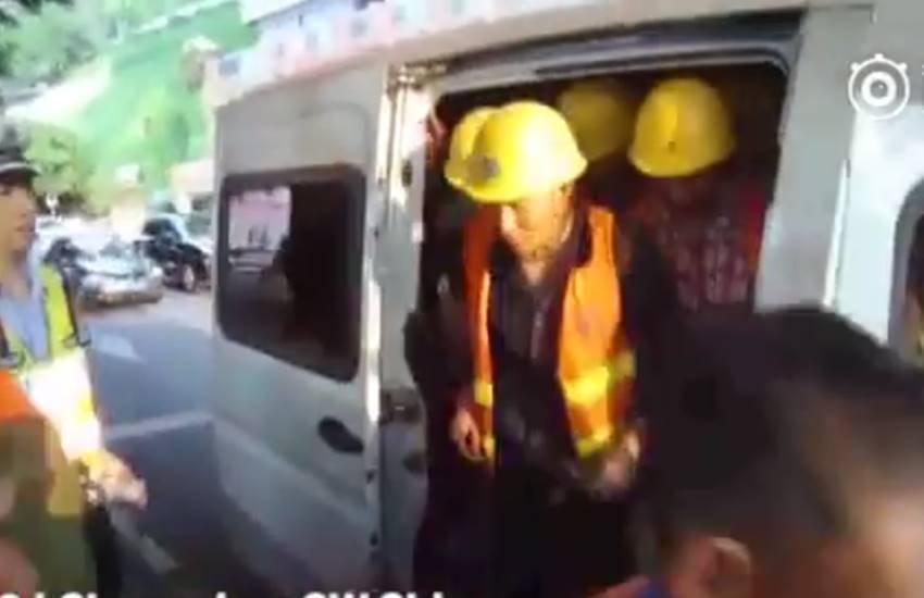 तस्वीर का इस्तेमाल वायरल हो रहे वीडियो से किया गया है। 