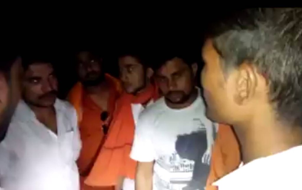 तस्वीर सोशल मीडिया पर वायरल वीडियो से ली गई है। 