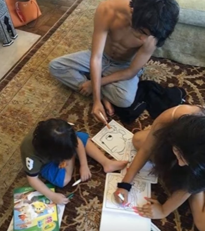 shahrukh khan, king of romance, romantic hero, shahrukh, deewana, kuch kuch hota hai, shahrukh khan biography, gauri khan, abram khan, suhana khan, GAURI KHAN, Aryan Khan, Parents Shah Rukh Khan, Gauri Khan pakistan, shah Rukh Khan's daughter Suhana Khan, mannat, dubai house ho shahrukh khan, bollywood filns, bolllywood news, bollywood hindi news, bollywood filmy gyan, bollywood entertainment news