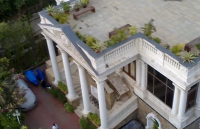 shahrukh khan, king of romance, romantic hero, shahrukh, deewana, kuch kuch hota hai, shahrukh khan biography, gauri khan, abram khan, suhana khan, GAURI KHAN, Aryan Khan, Parents Shah Rukh Khan, Gauri Khan pakistan, shah Rukh Khan's daughter Suhana Khan, mannat, dubai house ho shahrukh khan, bollywood filns, bolllywood news, bollywood hindi news, bollywood filmy gyan, bollywood entertainment news