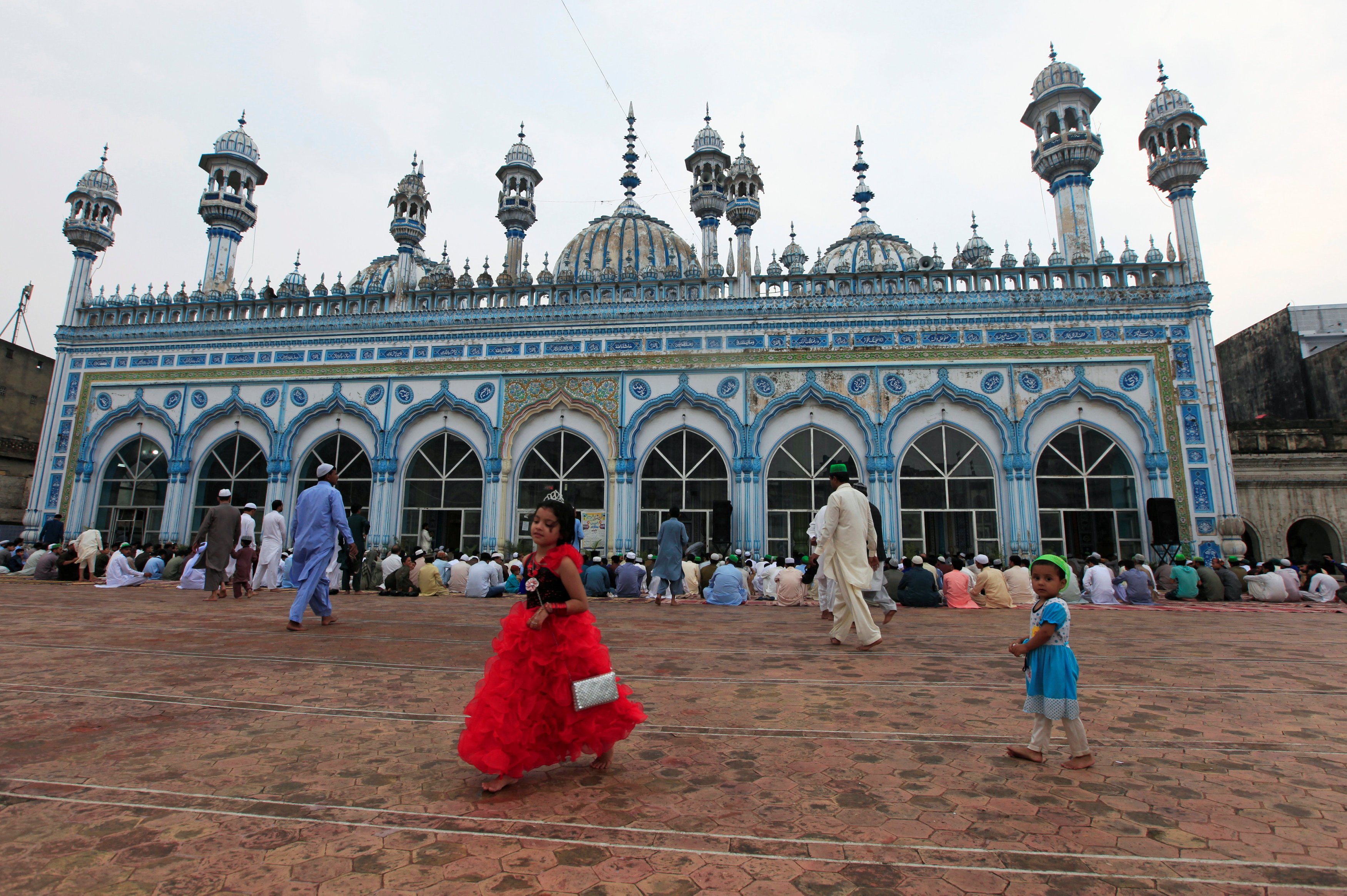 "eid ka chand, eid chand, eid mubarak, eid mubarak 2017, eid mubarak wishes, eid chand 2017, ईद का चाँद, ईद 2017, chand raat, chand raat 2017, chand raat 2017 mubarak, eid chand time, eid ka chand time, eid mubarak 2017, eid mubarak 2017 date, eid 2017, eid, eid moon sighting 2017, eid mubarak, eid ka chand time, eid moon sighting, moon sighting eid 2017, moon sighting time today, moon sighting time today in india, live updates