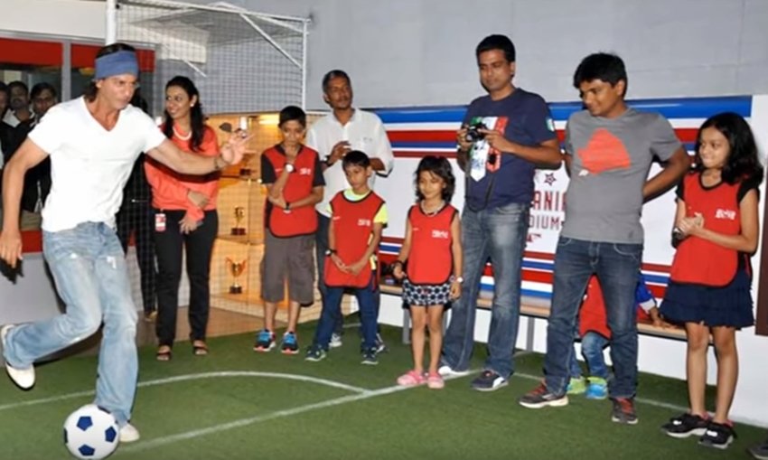 shahrukh khan, king of romance, romantic hero, shahrukh, deewana, kuch kuch hota hai, shahrukh khan biography, gauri khan, abram khan, suhana khan, GAURI KHAN, Aryan Khan, Parents Shah Rukh Khan, Gauri Khan pakistan, shah Rukh Khan's daughter Suhana Khan, mannat, dubai house ho shahrukh khan, bollywood filns, bolllywood news, bollywood hindi news, bollywood filmy gyan, bollywood entertainment news