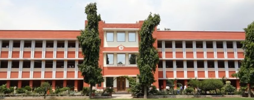 shahrukh khan, king of romance, romantic hero, shahrukh, deewana, kuch kuch hota hai, shahrukh khan biography, gauri khan, abram khan, suhana khan, GAURI KHAN, Aryan Khan, Parents Shah Rukh Khan, Gauri Khan pakistan, shah Rukh Khan's daughter Suhana Khan, mannat, dubai house ho shahrukh khan, bollywood filns, bolllywood news, bollywood hindi news, bollywood filmy gyan, bollywood entertainment news