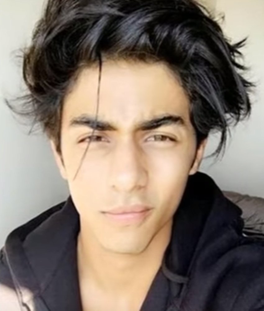 shahrukh khan, king of romance, romantic hero, shahrukh, deewana, kuch kuch hota hai, shahrukh khan biography, gauri khan, abram khan, suhana khan, GAURI KHAN, Aryan Khan, Parents Shah Rukh Khan, Gauri Khan pakistan, shah Rukh Khan's daughter Suhana Khan, mannat, dubai house ho shahrukh khan, bollywood filns, bolllywood news, bollywood hindi news, bollywood filmy gyan, bollywood entertainment news