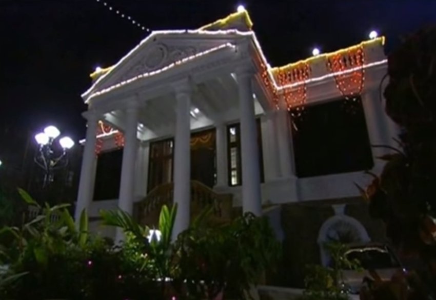 shahrukh khan, king of romance, romantic hero, shahrukh, deewana, kuch kuch hota hai, shahrukh khan biography, gauri khan, abram khan, suhana khan, GAURI KHAN, Aryan Khan, Parents Shah Rukh Khan, Gauri Khan pakistan, shah Rukh Khan's daughter Suhana Khan, mannat, dubai house ho shahrukh khan, bollywood filns, bolllywood news, bollywood hindi news, bollywood filmy gyan, bollywood entertainment news