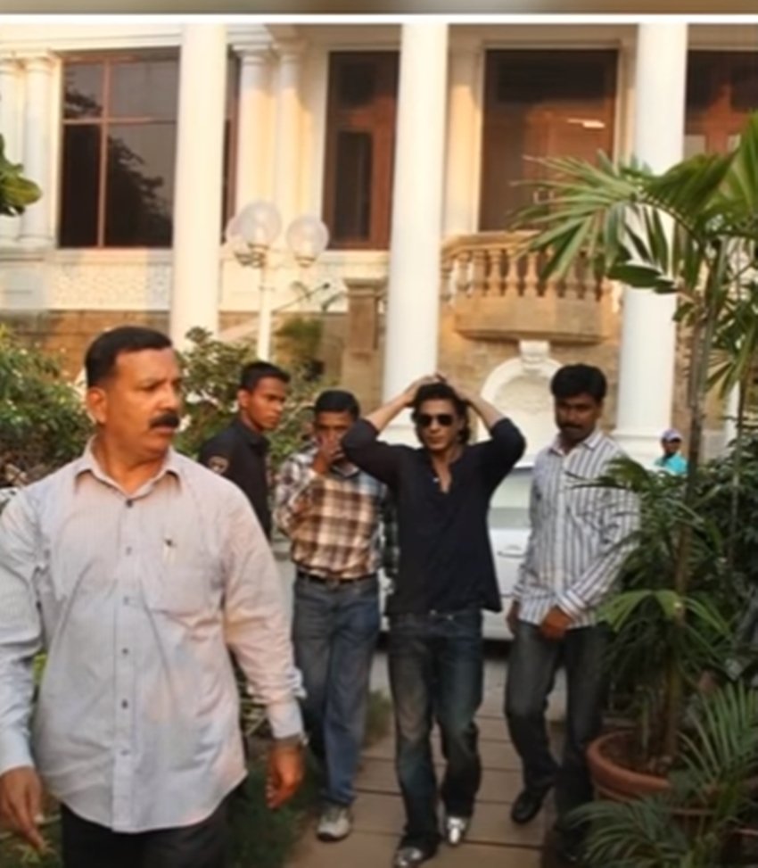 shahrukh khan, king of romance, romantic hero, shahrukh, deewana, kuch kuch hota hai, shahrukh khan biography, gauri khan, abram khan, suhana khan, GAURI KHAN, Aryan Khan, Parents Shah Rukh Khan, Gauri Khan pakistan, shah Rukh Khan's daughter Suhana Khan, mannat, dubai house ho shahrukh khan, bollywood filns, bolllywood news, bollywood hindi news, bollywood filmy gyan, bollywood entertainment news