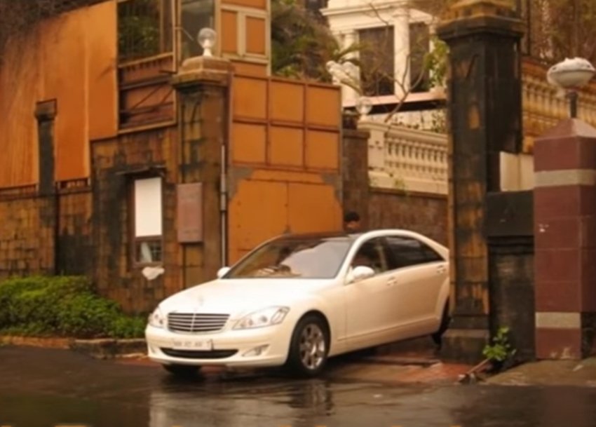 shahrukh khan, king of romance, romantic hero, shahrukh, deewana, kuch kuch hota hai, shahrukh khan biography, gauri khan, abram khan, suhana khan, GAURI KHAN, Aryan Khan, Parents Shah Rukh Khan, Gauri Khan pakistan, shah Rukh Khan's daughter Suhana Khan, mannat, dubai house ho shahrukh khan, bollywood filns, bolllywood news, bollywood hindi news, bollywood filmy gyan, bollywood entertainment news