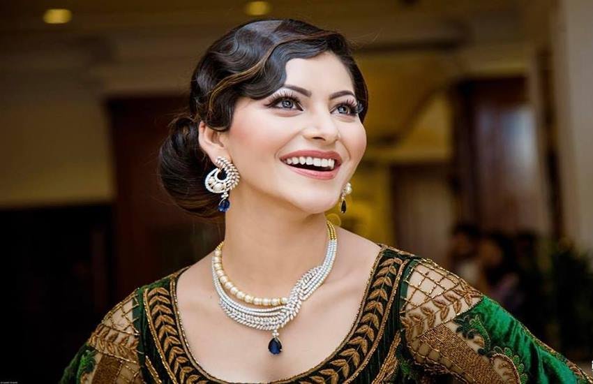 Actress Urvashi Rautela, Urvashi Rautela, beauty treatment, beautiful Actress, उर्वर्शी रौतेला, एक्ट्रेस उर्वर्शी रौतेला, कपिंग थेरेपी, Urvashi Rautela, Kim Kardashian, Beauty Treatment