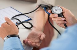 जानिए, क्या हैं हाई और लो ब्लड प्रेशर के लक्षण और बचाव