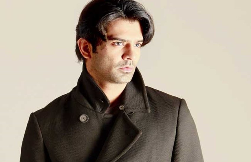 बरुन सोबती 'बात हमारी पक्की' है से फेमस हुए एक्टर बरुन सोबती ने कभी भी ऑनस्क्रीन शर्ट नहीं उतारी लेकिन फिर भी उनका एक अलग ही चार्म है जो अट्रैक्ट करता है।