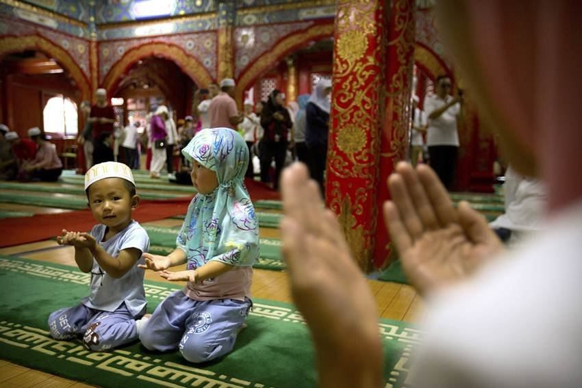 "eid ka chand, eid chand, eid mubarak, eid mubarak 2017, eid mubarak wishes, eid chand 2017, ईद का चाँद, ईद 2017, chand raat, chand raat 2017, chand raat 2017 mubarak, eid chand time, eid ka chand time, eid mubarak 2017, eid mubarak 2017 date, eid 2017, eid, eid moon sighting 2017, eid mubarak, eid ka chand time, eid moon sighting, moon sighting eid 2017, moon sighting time today, moon sighting time today in india, live updates