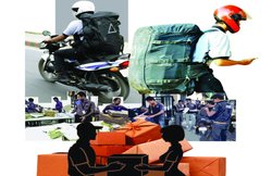 खुशियां बांटते वे लड़के