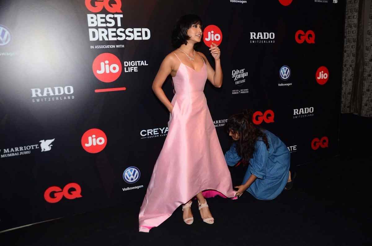 sayani gupta oops moments, Jolly LLB2 Actress Sayani Gupta, GQ Best Dressed 2017, GQ Best Dressed Event