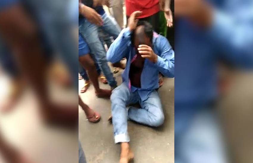 तस्वीर वायरल हो रहे वीडियो से ली गई है। 