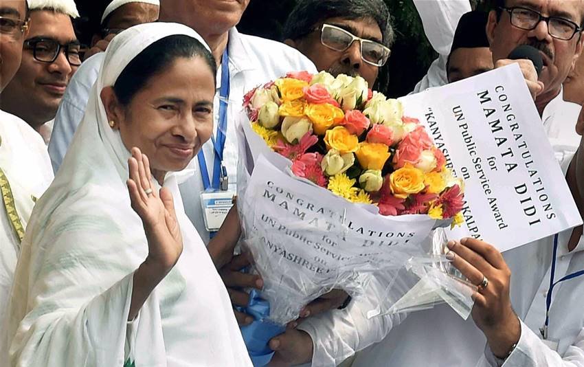 ममता की पार्टी ने जरूर सफाई दी कि महज छह लोगों की ही हुई है चुनावी हिंसा के चलते मौत।