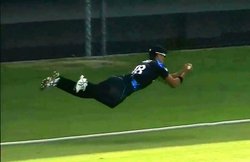 वीडियो: क्रिकेट इतिहास के सर्वश्रेष्ठ कैच, जिन्हें देखकर आप भी कह उठेंगे-‘वाह क्या फील्डिंग है’