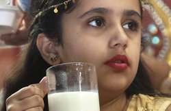 दूध पीना है बेहद फायदेमंद मगर गलत टाइम पर पिया तो हो सकती है ये प्रॉब्‍लम