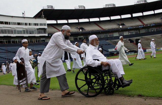 "eid ka chand, eid chand, eid mubarak, eid mubarak 2017, eid mubarak wishes, eid chand 2017, ईद का चाँद, ईद 2017, chand raat, chand raat 2017, chand raat 2017 mubarak, eid chand time, eid ka chand time, eid mubarak 2017, eid mubarak 2017 date, eid 2017, eid, eid moon sighting 2017, eid mubarak, eid ka chand time, eid moon sighting, moon sighting eid 2017, moon sighting time today, moon sighting time today in india, live updates