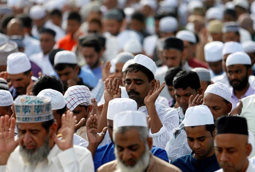 "eid ka chand, eid chand, eid mubarak, eid mubarak 2017, eid mubarak wishes, eid chand 2017, ईद का चाँद, ईद 2017, chand raat, chand raat 2017, chand raat 2017 mubarak, eid chand time, eid ka chand time, eid mubarak 2017, eid mubarak 2017 date, eid 2017, eid, eid moon sighting 2017, eid mubarak, eid ka chand time, eid moon sighting, moon sighting eid 2017, moon sighting time today, moon sighting time today in india, live updates