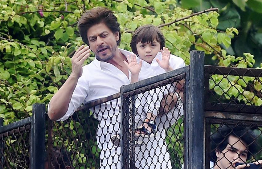 Eid, Eid 2017, EID SRK, Shah Rukh Khan Eid Photos, SRK Abram Photos, SRK Family Photos, Abram Khan, Shah Rukh Khan, Shah Rukh Khan with Abram, Mannat, Mannat Mumbai, Eid Celebration, SRK Photos, Entertainment Gallery, Entertainment News