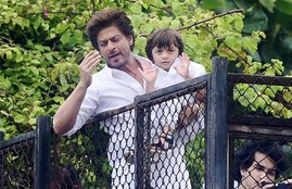 Eid, Eid 2017, EID SRK, Shah Rukh Khan Eid Photos, SRK Abram Photos, SRK Family Photos, Abram Khan, Shah Rukh Khan, Shah Rukh Khan with Abram, Mannat, Mannat Mumbai, Eid Celebration, SRK Photos, Entertainment Gallery, Entertainment News