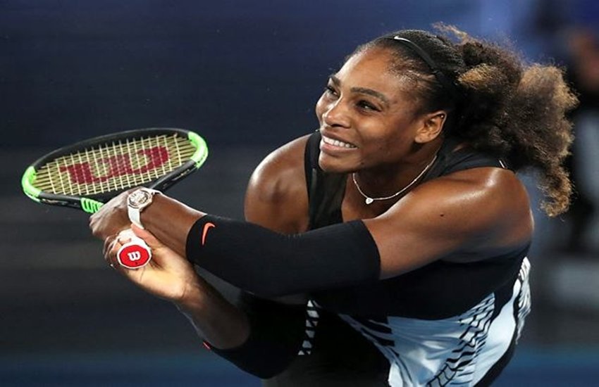 ट्विटर पर शेयर की गई इस तस्वीर में सेरेना बिल्कुल न्यूड नजर आ रही हैं जिसमें उनका बेबी बंप साफ नजर आ रहा है। (फोटो सोर्स एपी)