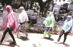 गर्मी में बाहर निकलने से पहले इन बातों का रखें ध्यान