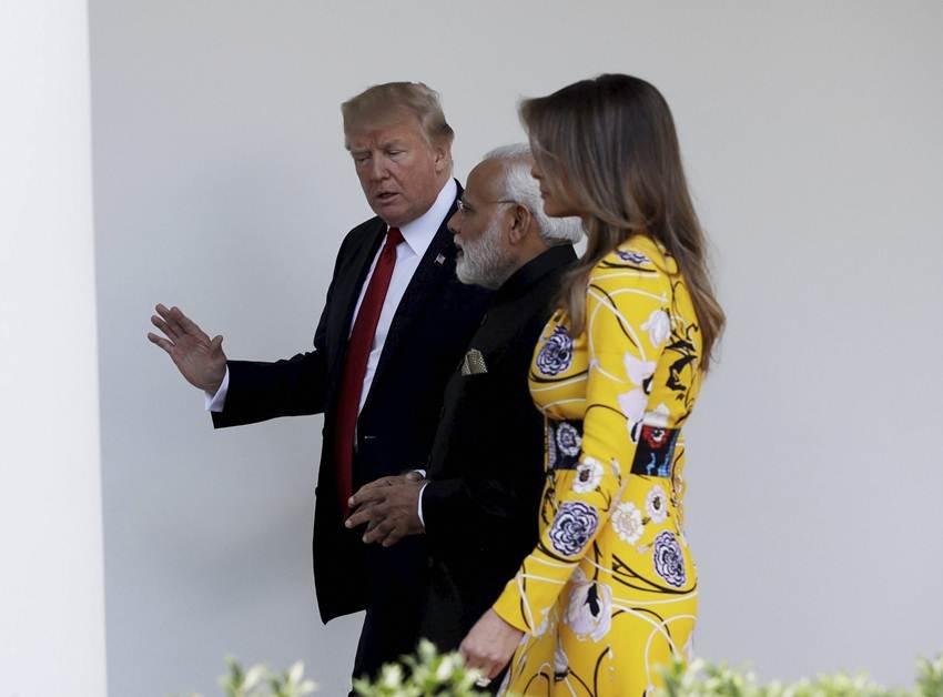 narendra modi, modi us visit, modi in us, modi trump meeting, modi donald trump, modi gifts trump, modi trump gifts, himachal shawl, abraham lincoln"