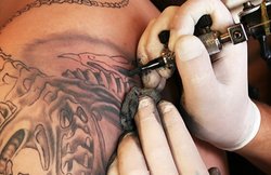 टैटू बनवाने से हो सकती हैं कई गंभीर बीमारियां और परेशानियां