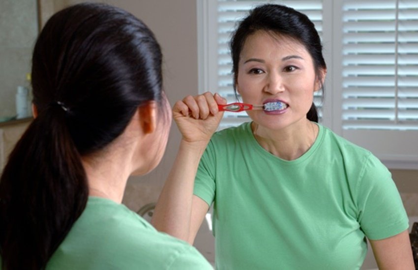 How to Whiten your teeth, Health Tips, clean your teeth, teeth health tips, Whiten your teeth, how to get White teeth, hindi Health Tips, lifestyle news, jansatta