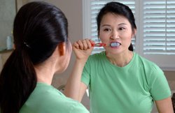 सेब खाने से दूर हो जाता है दांतों का पीलापन, जानें- अन्य घरेलू उपाय