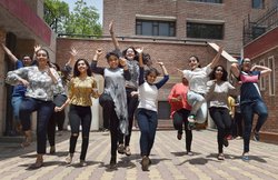 UP Board 10th, 12th Result 2017: जारी हुए यूपी 10वीं और 12वीं बोर्ड एग्जाम के रिजल्ट, यहां देखें