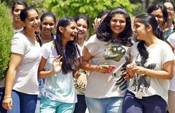 UP Board Result 2017: इस बार क्यों पीछे रह गया यूपी बोर्ड, रिजल्ट को लेकर ये हैं नई जानकारी