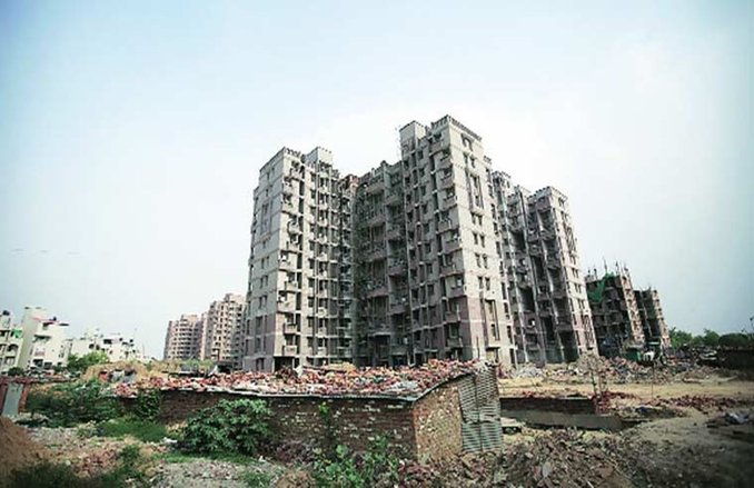 नोएडा: आधा दर्जन से ज्यादा बिल्डर श्रम विभाग के निशाने पर