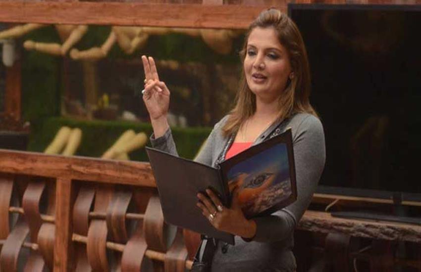 दीपशिखा नागपाल- दीपशिखा नागपाल ने अभिनेता जीत उपेंद्र से शादी की थी लेकिन दोनों के बीच साल 2007 में तलाक हो गया। तलाक के बाद साल 2012 में उन्होंने कैशव के साथ शादी कर ली। दोनों के दो बच्चे हैं। (photo source- Indian express)