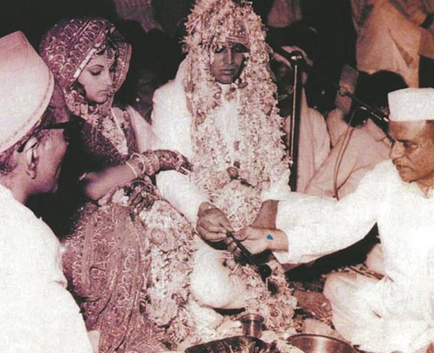 Dimple Kapadia, Rajesh Khanna, Twinkle Khanna, Akshay Kumar, Raj Kapoor