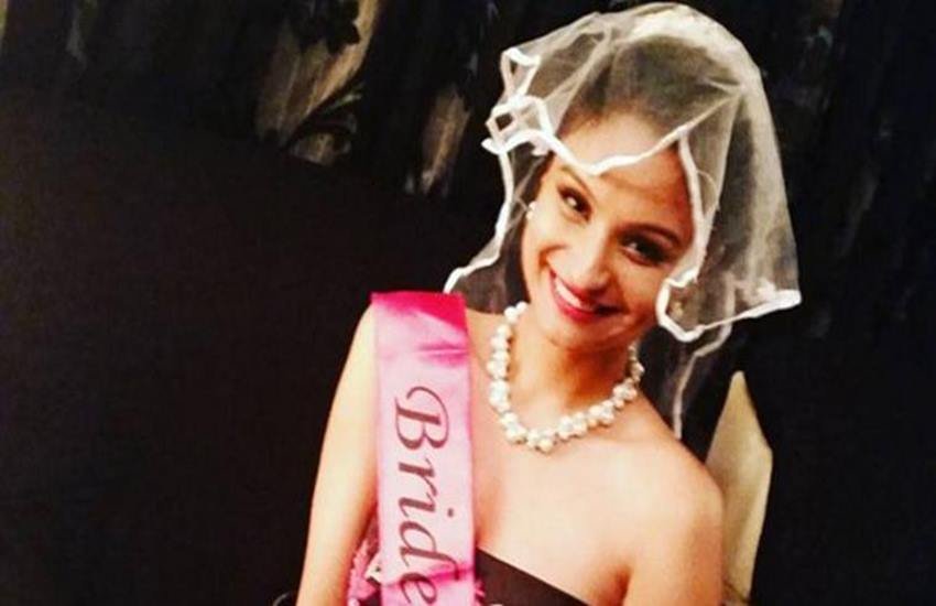 डिम्पी गांगुली- डिम्पी गांगुली ने एक रियलिटी शो में राहुल महाजन से शादी कर ली। दोनों करीब पांच सालों तक साथ भी रहे लेकिन दोनों के बीच कभी नहीं बनी। मीडिया में कई बार दोनों के बीच मारपीट की खबरे भी आई। आखिरकार दोनों में साल 2015 में तलाक हो गया। तलाक के बाद डिम्पी ने रोहित रॉय से शादी कर ली। (photo source- Indian express)