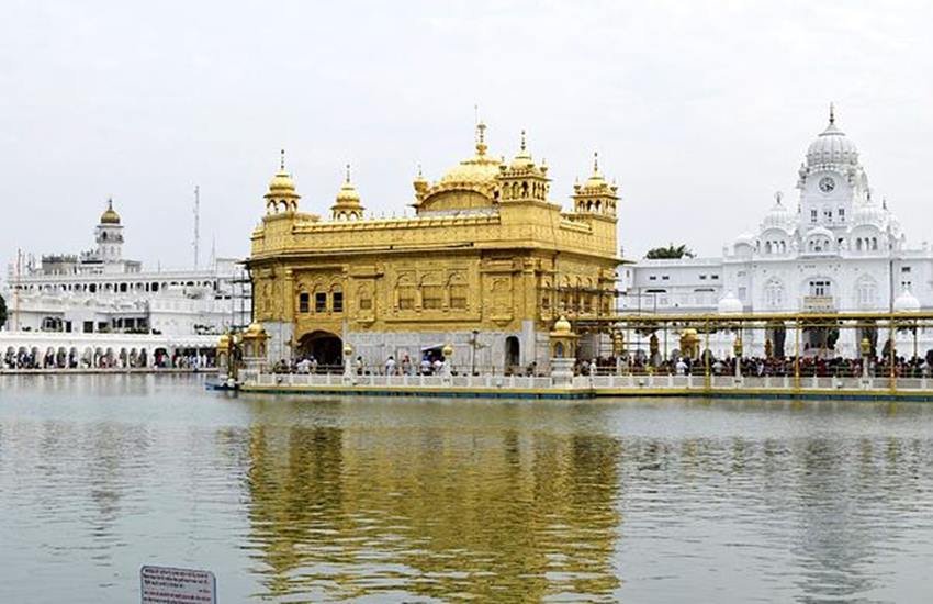 golden temple, golden temple history, golden temple amritsar, golden temple trivia, golden temple amritsar route, how to reach to golden temple, Operation Bluestar,Golden Temple,Akal Takht, ईंसाई धर्म, स्वर्ण मंदिर को सिखों,