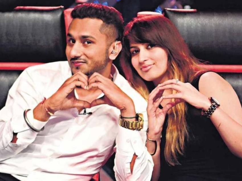 Bollywood Singers Wives, Singers Wives, Bollywood Singers And Their Wives, Playback Singers Wives Pics, Arijit Singh and Koel Roy , Sonu Nigam and Madhurima Nigam, Kailash Kher and Sheetal Kher, A.R.Rahman and Saira Banoo, Atif Aslam and Sara Bharwana, Honey Singh and Shalini, Badshaah and Jasmine, Shaan and Radhika, Abhijeet, Mohit Chauhan, K K, Papon, Photo Gallery, Jansatta