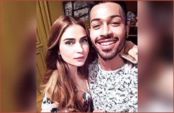 क्रिकेट मैदान पर बेहद शर्मीले नजर आने वाले हार्दिक पांड्या की गर्लफ्रेंड है ये फेमस मॉडल, देखिए PICS