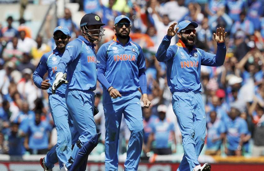 विकेट लेने के बाद जश्न मनाती टीम इंडिया। विकेट लेने के बाद जश्न मनाती टीम इंडिया।