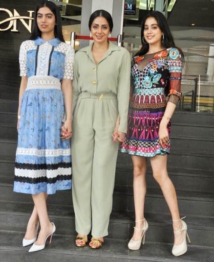 jhanvi kapoor,jhanvi kapoor bandra,jhanvi kapoor outings, Mom, Mom Trailer release, Bollywood